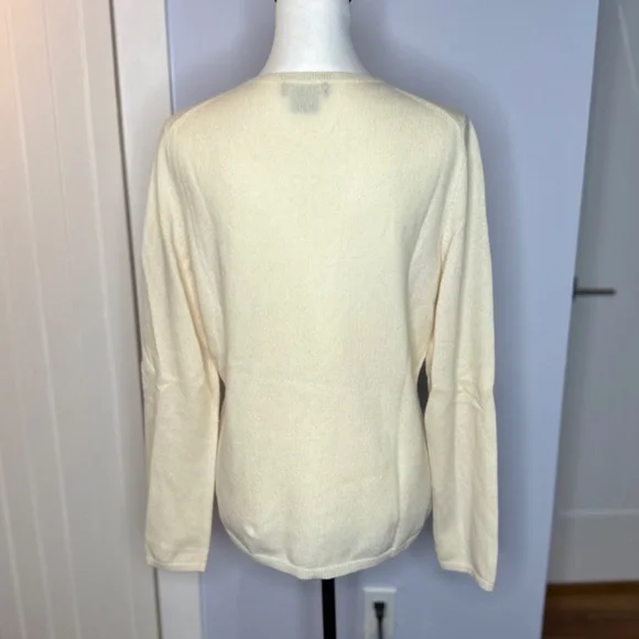 Sutton Studio Winter White/cream v-neck cashmere sweater. Size XL. Like new! - Picture 2 of 5